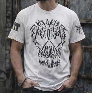 White Black Guns Weapons Graphic Tee XL American Flag Eagle Skull Graphic Grunge